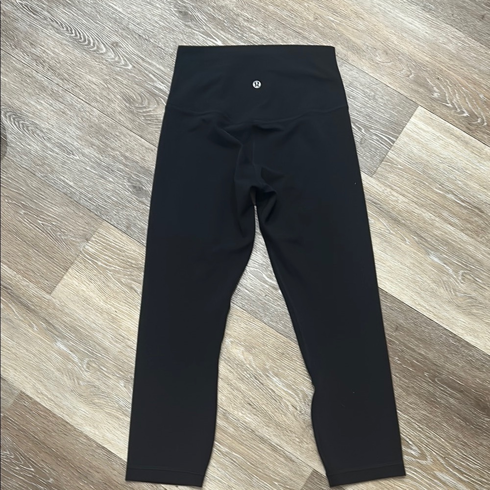 Lululemon Women’s Black Crop Leggings - Picture 2 of 3